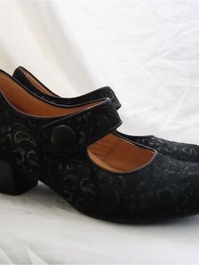 Tape brand Made in Portugal Black Mary Jane Block Heel Pumps